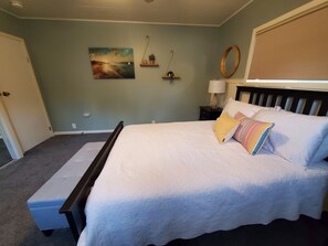 2 soverom, skrivebord, strykejern/-brett og wi-fi (inkludert)