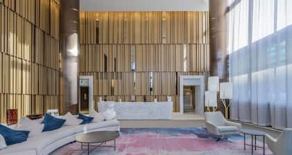 Luxury Downtown Condo - Million Dollar City Views!