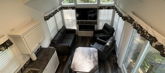 Cam Cottage at Bolton Bay on Long Lake