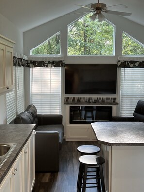 Smart TV, fireplace, stereo