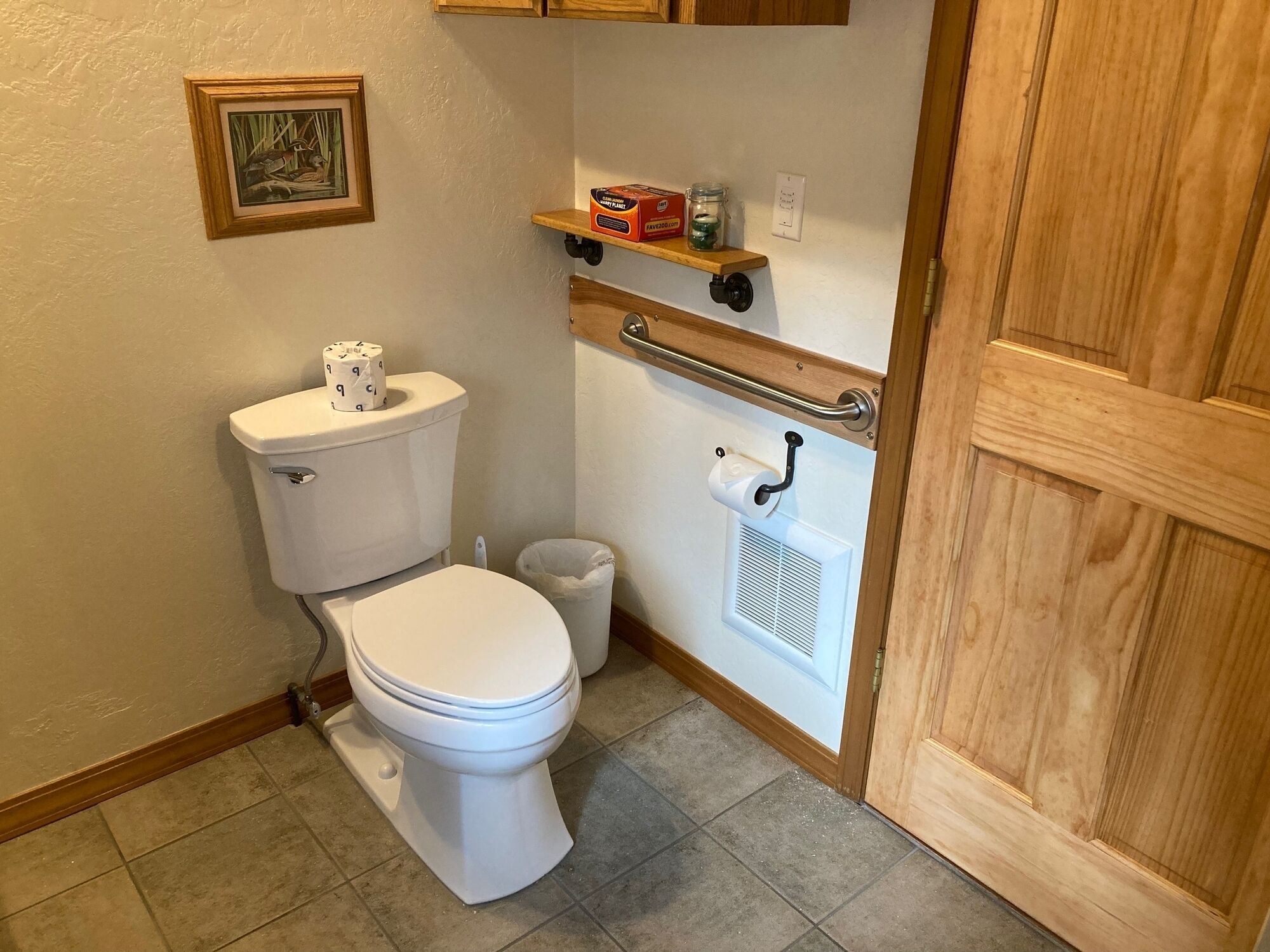 Combined shower/bathtub, hair dryer, towels, soap