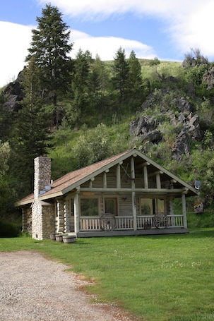 Exterior. Granite Cabin at Rye Creek Lodge