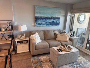 Smart TV, books - Ocean Front Condo-Beach Front Pool Hottub Elevator (North Myrtle Beach)