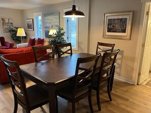 Dining - Tranquil Waters Retreat, Delavan, WI (Delavan)