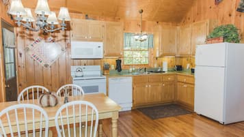 Signature Cottage | Private kitchen | Coffee/tea maker