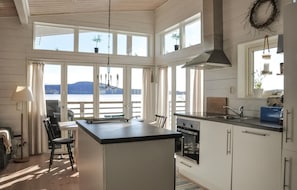 Réfrigérateur, surface de cuisson, lave-vaisselle, cafetière-théière