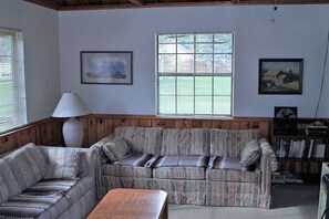 TV - Dog Friendly Creekside Property close to Vallecito Lake minutes to Durango and so much adventure out the front door (Bayfield)