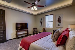 3 Schlafzimmer, Schreibtisch, Bügeleisen/Bügelbrett, Reisekinderbett