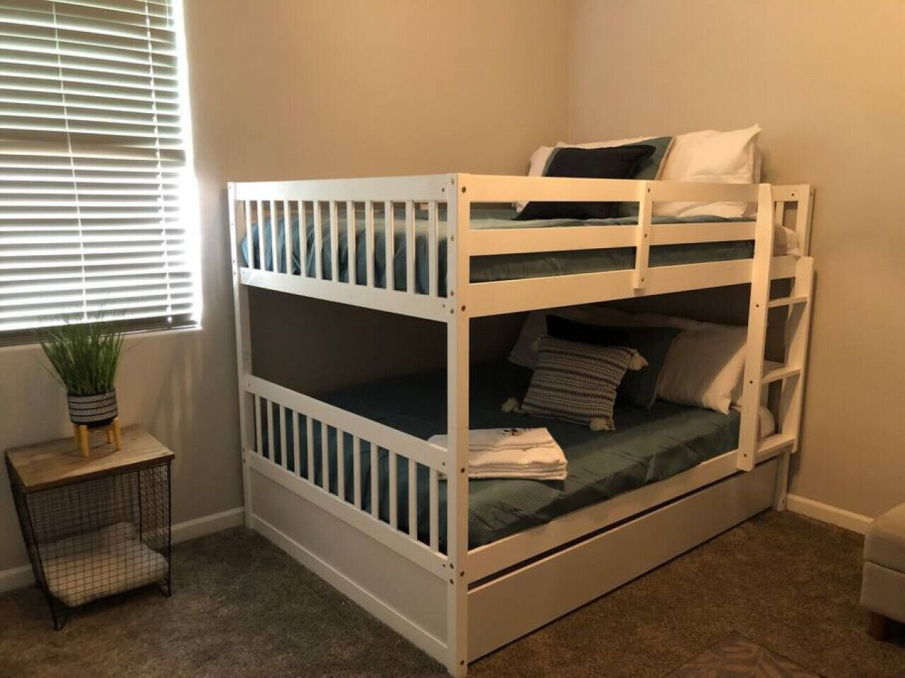 3 bedrooms, desk, iron/ironing board, travel crib