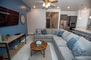 TV - 4014/Russ Modern · New Home in Quiet Neighborhood - Relax and Enjoy (Las Cruces)