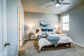 4 camere, una scrivania, ferro/asse da stiro, culla da viaggio