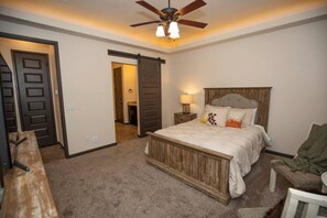 3 bedrooms, desk, iron/ironing board, travel cot