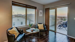 Living area - Agua Caliente · Family Friendly Home away - Beautiful Views (Las Cruces)