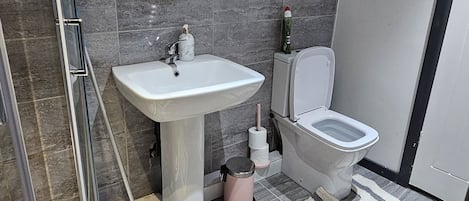 Studio | Bathroom