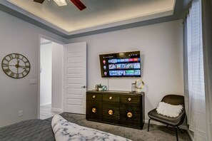 2 bedrooms, desk, iron/ironing board, travel cot - 4010 · Comfortable New Home with community pool and golf (Las Cruces)