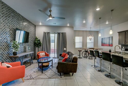 4086/Lyle Modern · Brand New Luxury Home in Golf Course Community