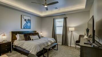 3 Schlafzimmer, Schreibtisch, Bügeleisen/Bügelbrett, Reisekinderbett