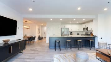 Condo, 2 Bedrooms | Living area