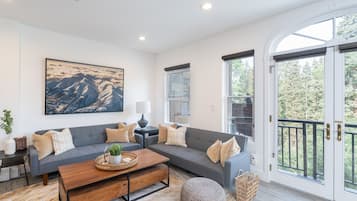 Condo, 2 Bedrooms | Living area