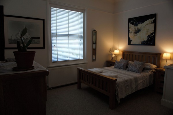 3 bedrooms, iron/ironing board, WiFi (free), bed sheets