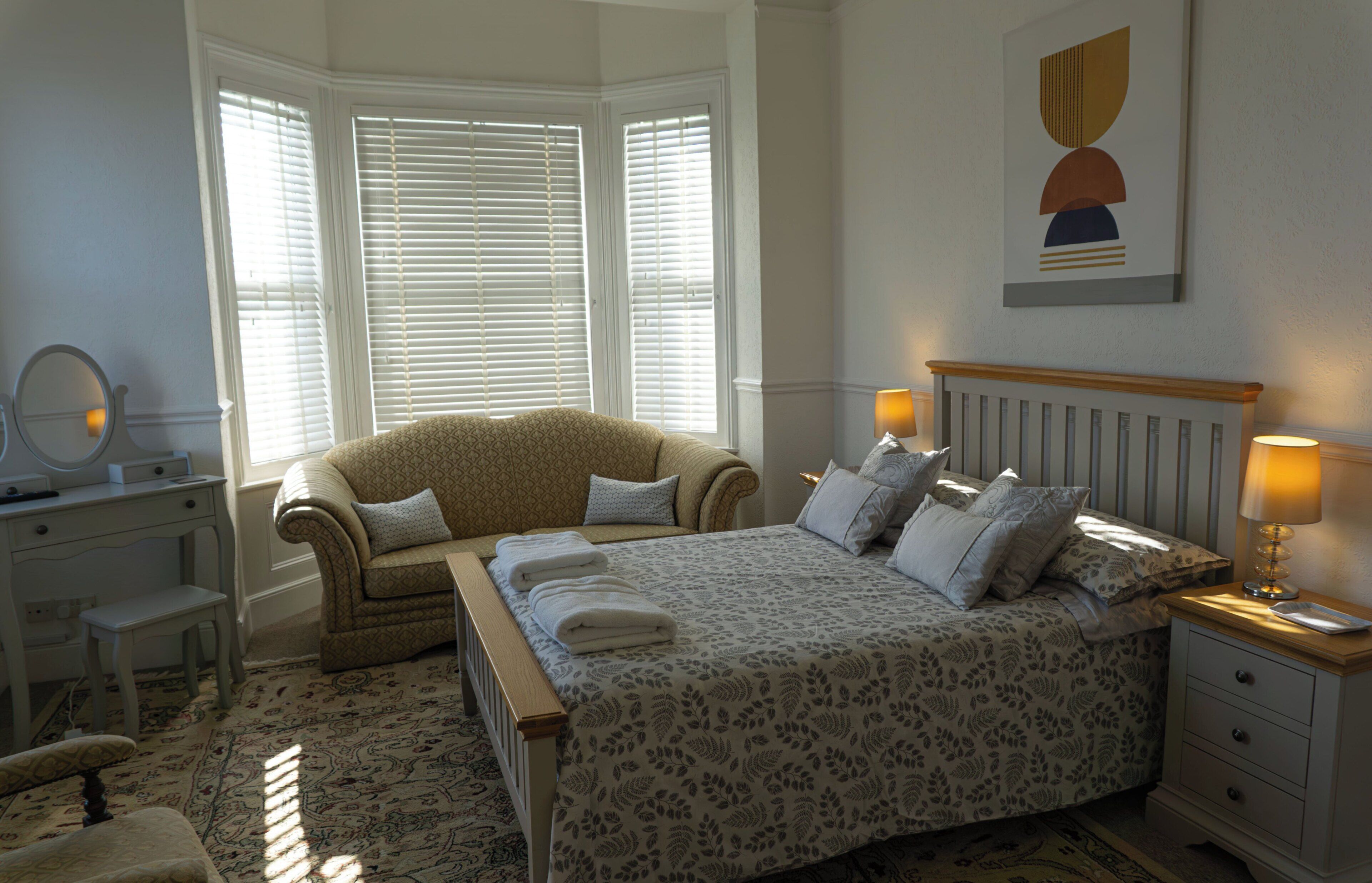 3 bedrooms, iron/ironing board, WiFi (free), bed sheets