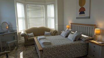 3 bedrooms, iron/ironing board, WiFi (free), bed sheets