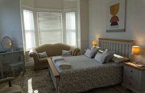 3 bedrooms, iron/ironing board, WiFi (free), bed sheets - Lovely, Spacious Apartment - Sleeps 5 (Ryde)