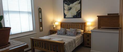 3 bedrooms, iron/ironing board, free WiFi, bed sheets