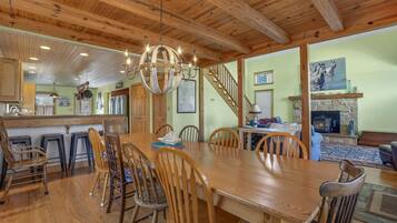 House, 4 Bedrooms | Tempat makan