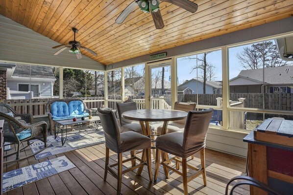 Casa, 4 habitaciones | Restaurante al aire libre