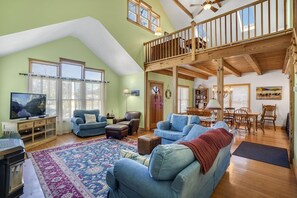 Casa, 4 habitaciones | Área de sala de estar