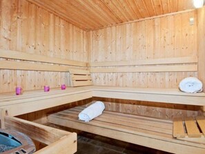House, Multiple Beds | Sauna - 3-bed House in Neath With Pool, hot tub and Sauna (Neath)