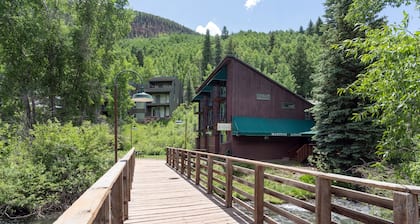 Manitou Lodge 2 Hotel Room by Alpine Lodging Telluride