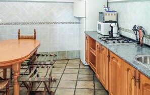 Fridge - Cozy home in Baza with WiFi (Baza)