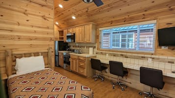 Deluxe Cabin | Living area | Flat-screen TV