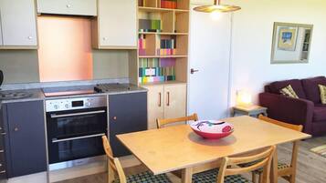 Chalet | Private kitchen | Fridge, microwave, oven, stovetop