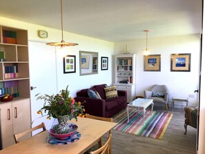 Chalet | Cocina privada | Frigorífico, microondas, horno y placa de cocina