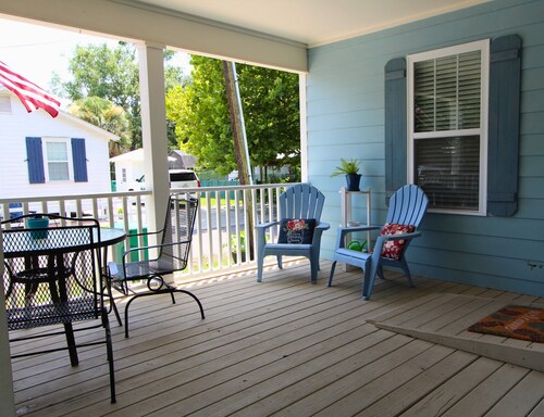 Annie's Cottage- A Peaceful Summer Getaway in Bay St. Louis!  Adjustable Queens