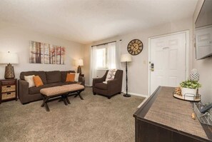 TV, offices - Las Palmas Resort #1408 | All-Inclusive Amenities (Saint George)