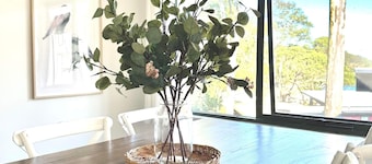 Shell Cottage: Spacious Family Accommodation 2 min Walk to Beach & Ocean views