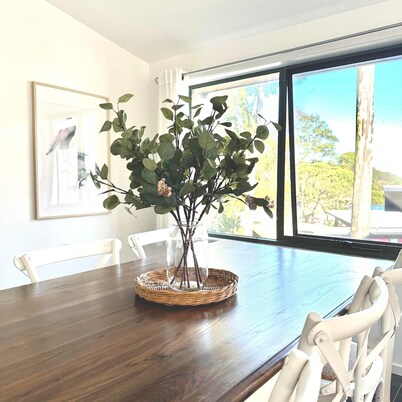 Shell Cottage: Spacious Family Accommodation 2 min Walk to Beach & Ocean views