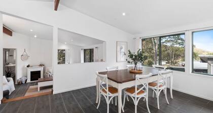 Shell Cottage: Spacious Family Accommodation 2 min Walk to Beach & Ocean views