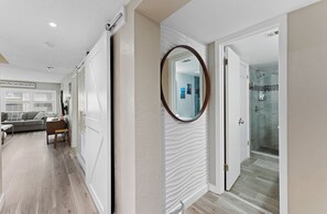 Shower, towels - Castle Reef 416 Nature + Ocean Escape (New Smyrna Beach)