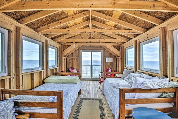 3 bedrooms, desk, iron/ironing board, internet