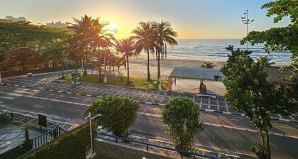 Pé na areia do Guarujá - Praia do Tombo (F)