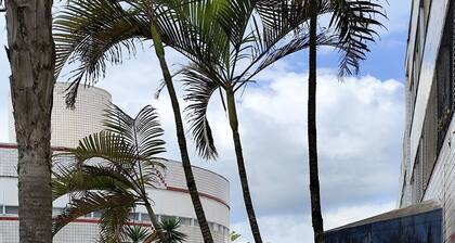 Pé na areia do Guarujá - Praia do Tombo (F)