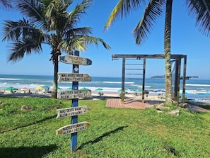 Apartamento | Playa | Ubicación a pie de playa, arena blanca, sombrillas y vóley playa
