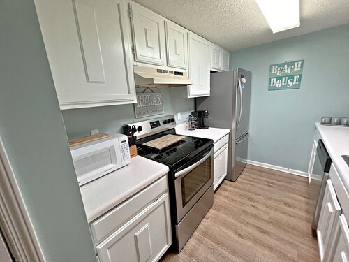 🐠 Time to find some treasures on your beach walk🤿 Call today