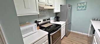 🐠 Time to find some treasures on your beach walk🤿 Call today