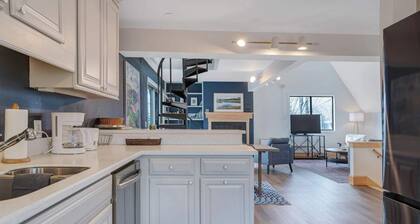 New! Steps from Ski Hill 4BR/3.5Ba - Kingswood 10A